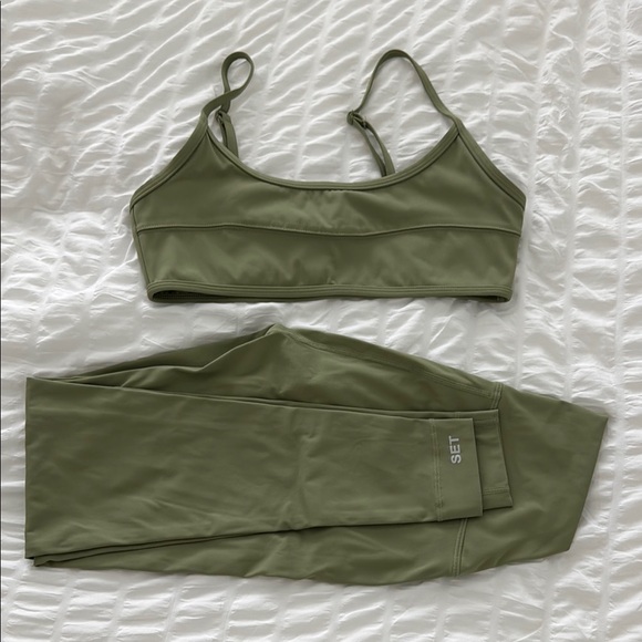 SET Active Green Leggings & Top - Picture 1 of 6